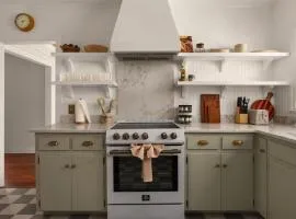 Southern Charm off The Square Sleeps 10 Firepit