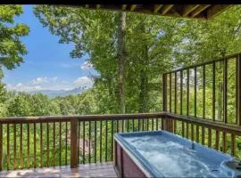 Panoramic Mtn Views, Hot Tub, Sauna, Pool, close to Downtown!