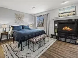 Gorgeous Mtn View Chalet close To downtown Hot Tub