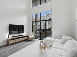 Modern Luxury Loft facing Santana Row w/Balcony