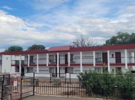Red Arrow Inn & Suites, a Travelodge by Wyndham: Montrose şehrinde bir otel