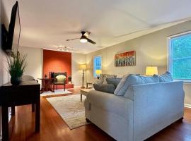 Coastal home on half Acre, hotel em Jacksonville