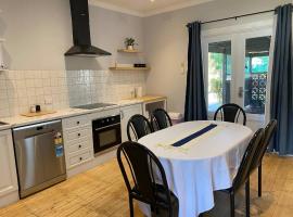 central 1940s Bendigo Home Hamptons Heritage Reno, готель у місті Бендіго