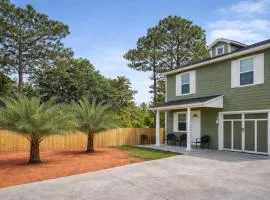 Vacation House, 2 Miles to Beach, Smart TVs, Grill