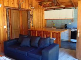 Cabaña borde rio, Hotel in Pucón