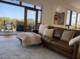 Architectural Coastal Retreat 100m to Beach