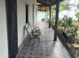 Gunny Bungalow 4 Cement Room, chal&eacute; em Ko Phayam