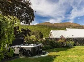 Goldrush Spa Retreat with Hot Tub