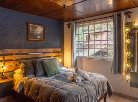 AVE House, hotel i Huertas de San Pedro