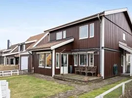 Gorgeous Home In Oskarström With Wifi