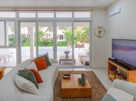 604 Harmony Hall Green Condo, Gated Community, near Dover Beach and St Lawrence Gap, hotel a Christ Church