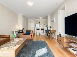 Super Central Apt with Parking, Tennis, Pool & Gym