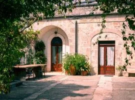 House With Jacuzzi Among Orchards In Cisternino