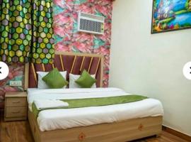 Hotel GS Plaza & Restaurant, hotell i Kuberpur