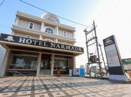 HOTEL NARMADA RESIDENCY، فندق في Maheshwar