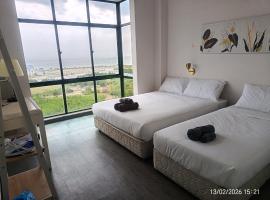 Costa Mahkota 2BR 3Queen sea view, Hotel in Malakka