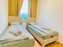 Private Rooms in Spacious 5-Bedroom Apartment Near Train Station