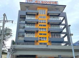 OYO 1197 Hotel The Almonds, ξενοδοχείο σε Banilad