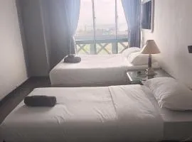 1 Bedroom with 1Queen 1 single, Hall Queen, Sea Pool View
