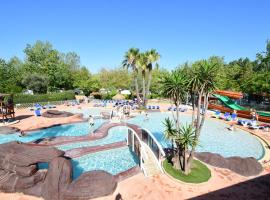 Camping Les Salisses - Aquatique Vacances, отель в городе Вья