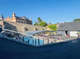 Maison Avec Piscine, Hotel in Coutances