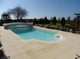 Gîte Les Hortensias avec Piscine