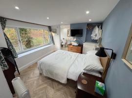 The Guest Room at Champs Cottage, hotel din Jersey