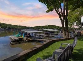 Lakeside Serenity Dock Days & Firepit Nights