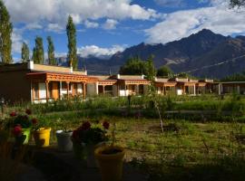 The Walnut Inn Resort, hotell i Hundar