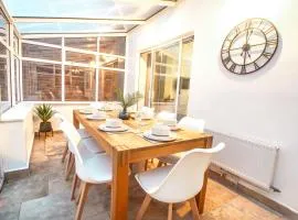 Oxfordshire base 4 bedroom with parking