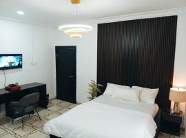 Heirloom Luxury Hotel and Apartments, Hotel in Maiyegun