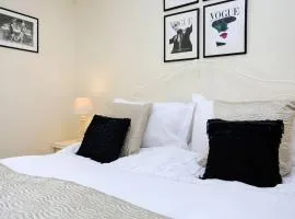 West Bow - Comfy 2 bed on West Bow overlooking Grassmarket