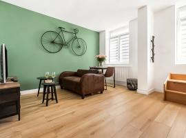 Duplex, Studio Le Cycle, clair, calme, parfait à 2, Hotel in Marly