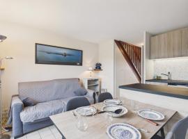 Maison en pierre à 350m de la plage pour 4: Arzon şehrinde bir otel