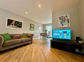 Stylish Solihull Home Near NEC JLR & Airport Free Parking & Garden, Hotel in Sheldon