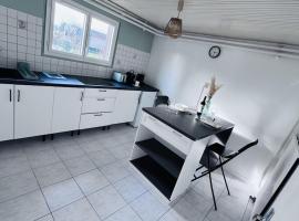 Logement - maison d'hôtes Communay: Communay şehrinde bir otel