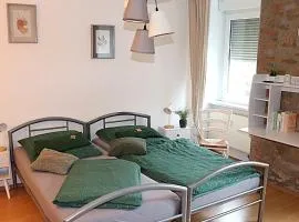 Sei hier Gast - Gesindehaus Ferienwohnung Apartment Warmsdorf