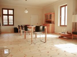 Gutshaus Buberow - Haupthaus - für Seminare & Gruppen, отель в городе Gransee