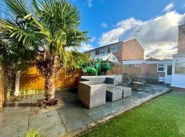 Stylish Solihull Home Near NEC JLR & Airport Free Parking & Garden