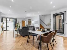 Modern 3 Bed Apartment Near Manchester City Centre - Pass the Keys
