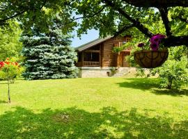 Pine River Dobrenica - 4000 m2 Riverside Estate, hotel Bihácsban