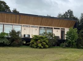 Casa con acceso al lago en Futrono, hotell sihtkohas Futrono