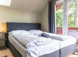 Cozy Private Rooms in Beautiful Garden Villa with WiFi, Hotel in Wien