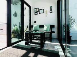 Atlantic Green 3 Apartment, Terrace, Solarium and Spa، فندق في كوتيو