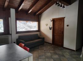 La Casa Del Bosco-The Wooden House, hotell i Arvier