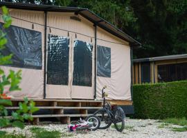 Camping Onlycamp Les Peupliers, hotell i Lepin-le-Lac