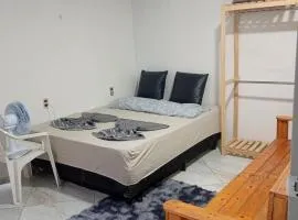 Quarto privado simples para o público masculino em acomodação compartilhada