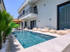 אחוזת דוד - וילה יוקרתית עם בריכה פרטית מחוממת ומקורה