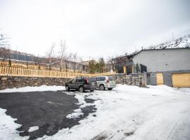 Ptghni Luxury Vacation Home with saunas, отель в городе Ptykhni