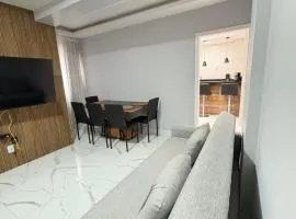 Apto com garagem e ar